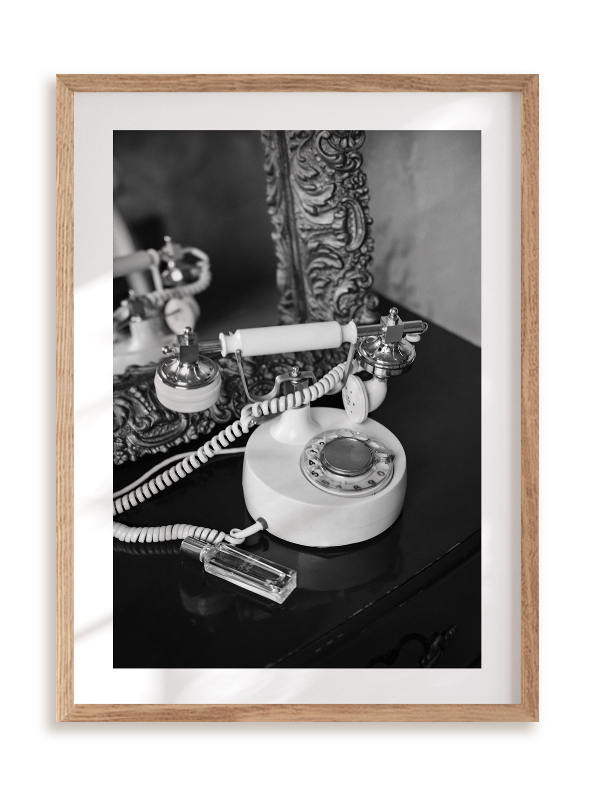 Plakat Retro telefon w ramie drewnianej