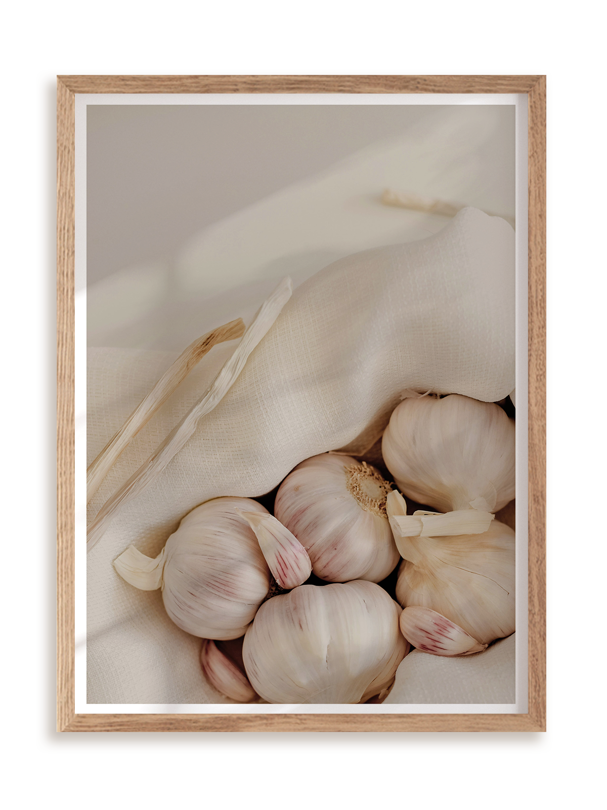 Plakat Soft garlic w ramie drewnianej
