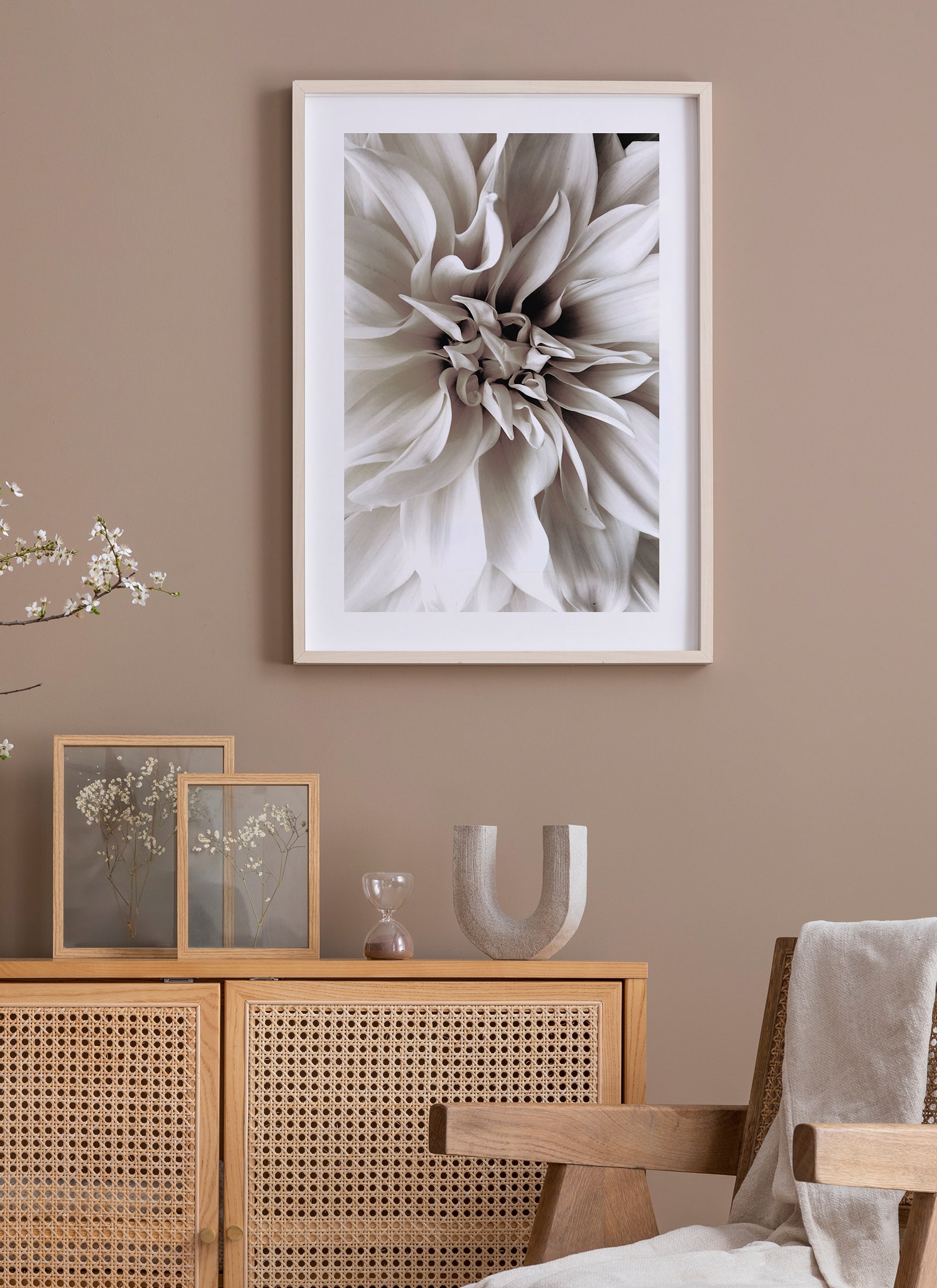 Plakat Królowa Dahlia bez ramy - obrazek 2